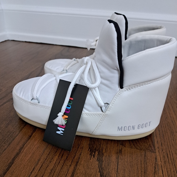 Moon Boot Unisex Icon Evolution White Pump Full Moon Boots Size 8.5/9